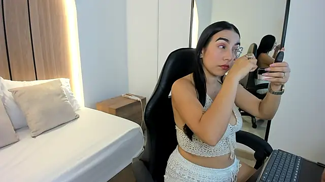 olivia willoow online show from 4, 12, 2025