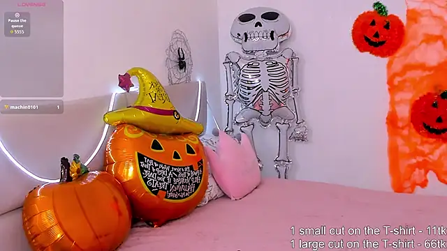 Snapshot of AishaAysitt chatting on 27, 10, 2025 AishaAysitt online show from 27, 10, 2025