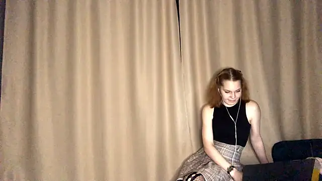 FoxLina online show from 10, 10, 2025