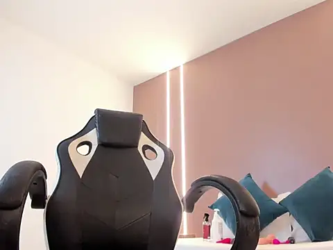 Snapshot of zoee_zi chatting on 14, 3, 2026 zoee zi online show from 14, 3, 2026