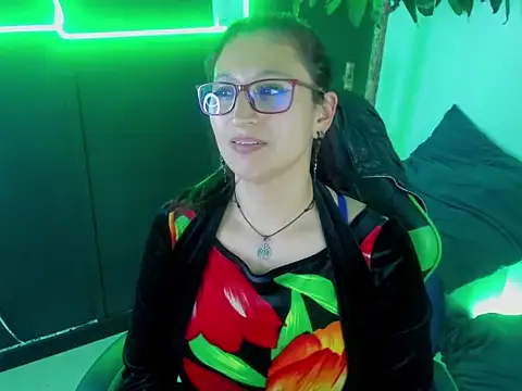 Snapshot of VictoriaSpenser chatting on 2, 11, 2025 VictoriaSpenser online show from 2, 11, 2025