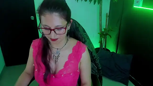 Snapshot of VictoriaSpenser chatting on 13, 11, 2025 VictoriaSpenser online show from 13, 11, 2025