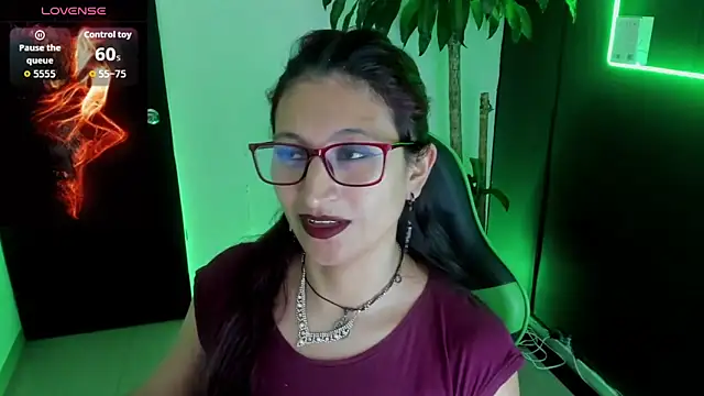 Snapshot of VictoriaSpenser chatting on 18, 12, 2025 VictoriaSpenser online show from 18, 12, 2025