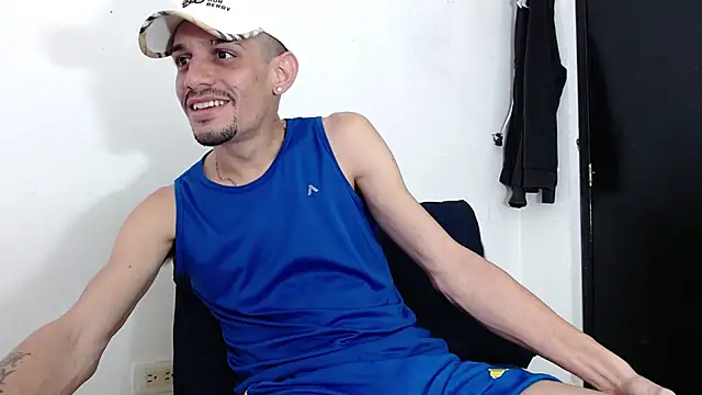 Snapshot of LATINO27CM chatting on 1, 2, 2026 LATINO27CM online show from 1, 2, 2026