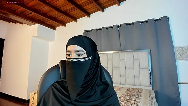 Snapshot of kalila_latif chatting on 13, 11, 2025 kalila latif online show from 13, 11, 2025