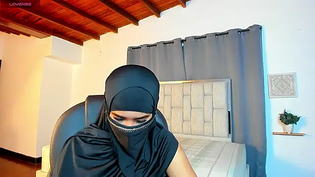 Snapshot of kalila_latif chatting on 28, 11, 2025 kalila latif online show from 28, 11, 2025