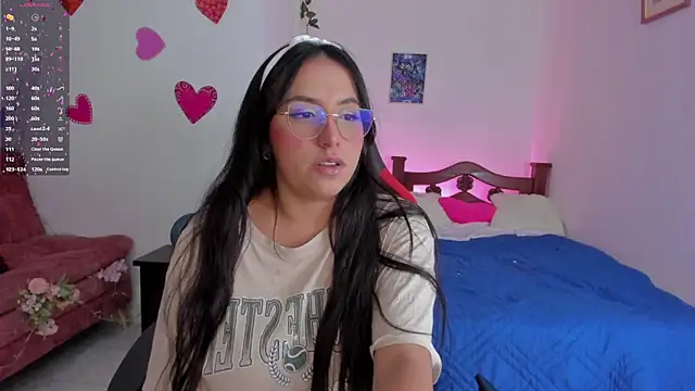 Snapshot of SophieLAmour chatting on 28, 9, 2025 SophieLAmour online show from 28, 9, 2025