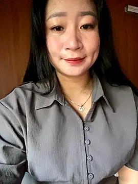 Snapshot of violet-00 chatting on 20, 10, 2025 violet-00 online show from 20, 10, 2025