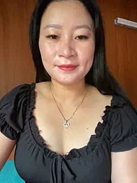 Snapshot of violet-00 chatting on 21, 10, 2025 violet-00 online show from 21, 10, 2025