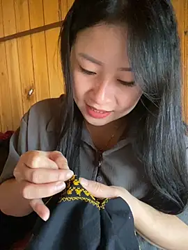 Snapshot of violet-00 chatting on 28, 10, 2025 violet-00 online show from 28, 10, 2025