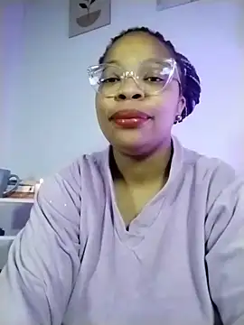 Snapshot of Lauraricci__ chatting on 5, 11, 2025 Lauraricci online show from 5, 11, 2025