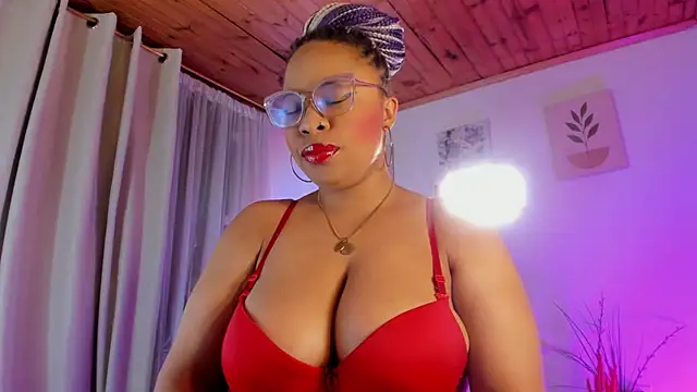 Snapshot of Lauraricci__ chatting on 15, 7, 2026 Lauraricci online show from 15, 7, 2026