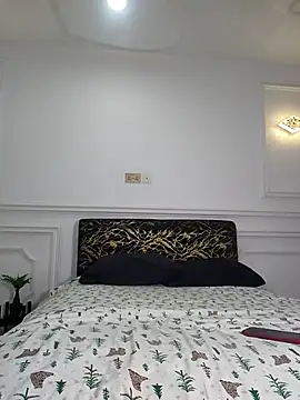 Zola Nooryi online show from 5, 12, 2025