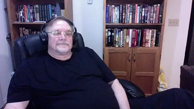 Snapshot of Vinyl22@xh chatting on 19, 4, 2026 Vinyl22xh online show from 19, 4, 2026
