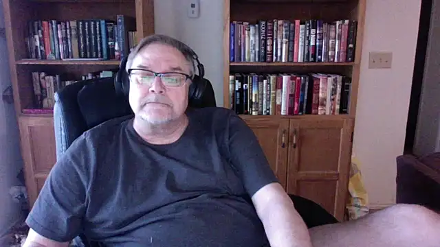 Snapshot of Vinyl22@xh chatting on 20, 4, 2026 Vinyl22xh online show from 20, 4, 2026