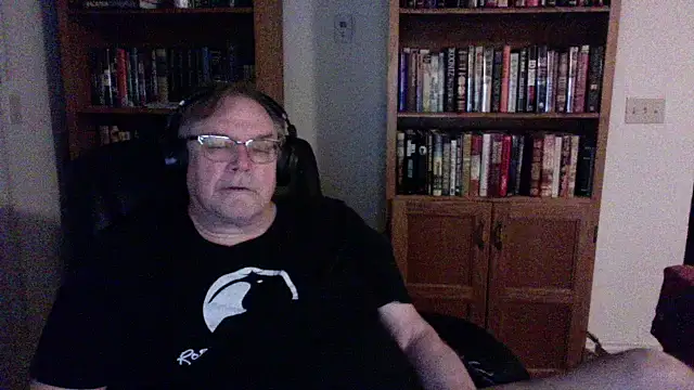 Snapshot of Vinyl22@xh chatting on 8, 5, 2026 Vinyl22xh online show from 8, 5, 2026
