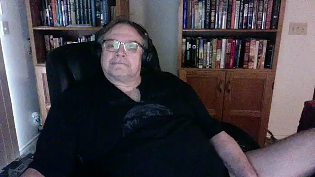 Snapshot of Vinyl22@xh chatting on 8, 5, 2026 Vinyl22xh online show from 8, 5, 2026