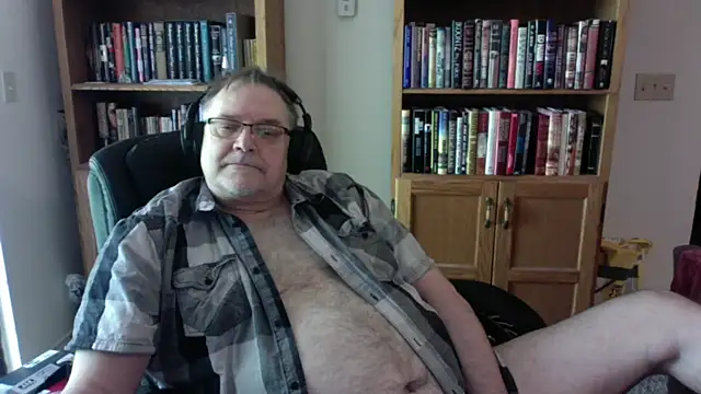Snapshot of Vinyl22@xh chatting on 13, 5, 2026 Vinyl22xh online show from 13, 5, 2026