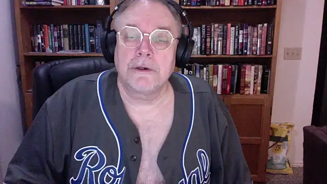 Snapshot of Vinyl22@xh chatting on 17, 5, 2026 Vinyl22xh online show from 17, 5, 2026