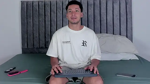 Snapshot of aroncooper1 chatting on 2, 10, 2025 aroncooper1 online show from 2, 10, 2025