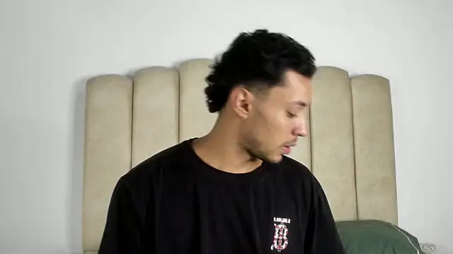 Snapshot of aroncooper1 chatting on 6, 10, 2025 aroncooper1 online show from 6, 10, 2025