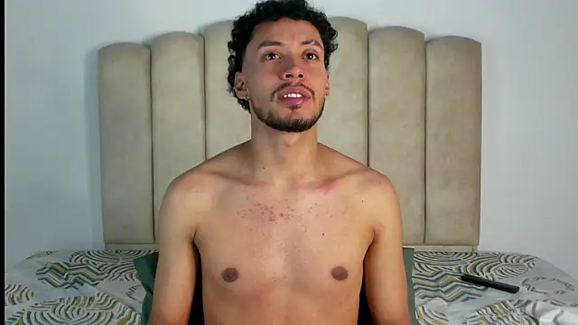 Snapshot of aroncooper1 chatting on 17, 10, 2025 aroncooper1 online show from 17, 10, 2025