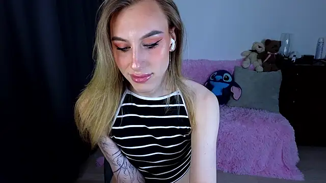 Snapshot of MiraBella10 chatting on 22, 10, 2025 MiraBella10 online show from 22, 10, 2025