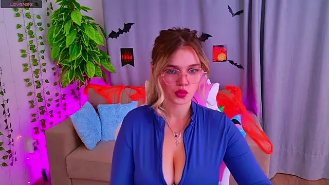 Snapshot of KellyHayden chatting on 25, 10, 2025 KellyHayden online show from 25, 10, 2025