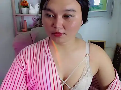 Snapshot of Eyes-on-me chatting on 11, 6, 2026 Eyes-on-me online show from 11, 6, 2026
