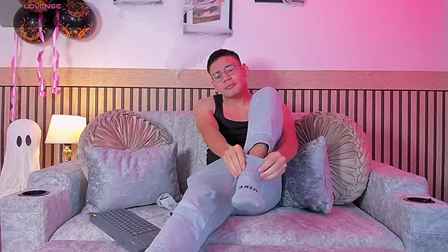 marcuswildx online show from 10, 10, 2025