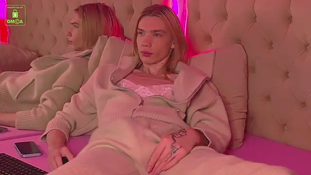 Snapshot of RobertDevine chatting on 17, 10, 2025 RobertDevine online show from 17, 10, 2025