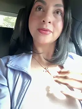 LlianneDiamond1 online show from 30, 11, 2025