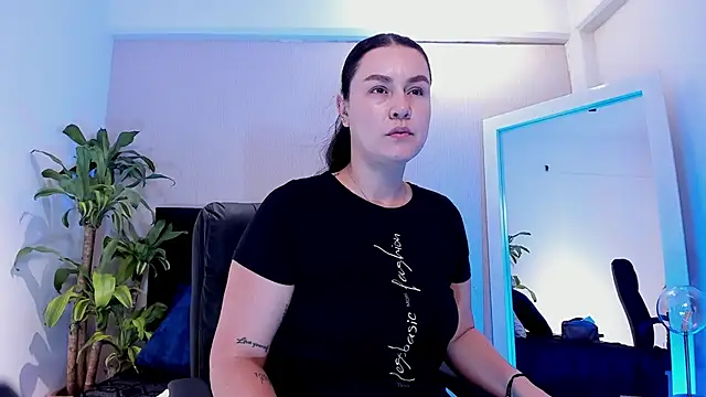 Iris Parkerr online show from 15, 12, 2025