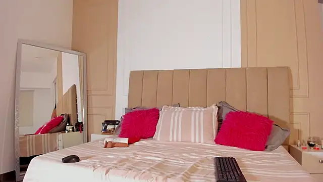 Snapshot of PatriciaFigueroa chatting on 6, 11, 2025 PatriciaFigueroa online show from 6, 11, 2025