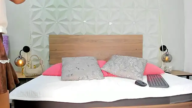 Snapshot of ValeryTrans_ chatting on 3, 7, 2026 ValeryTrans online show from 3, 7, 2026