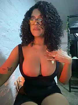 Snapshot of miiabrown18 chatting on 4, 6, 2026 miiabrown18 online show from 4, 6, 2026