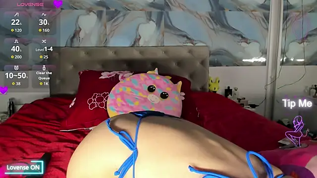 Snapshot of luluubloomm chatting on 1, 11, 2025 luluubloomm online show from 1, 11, 2025