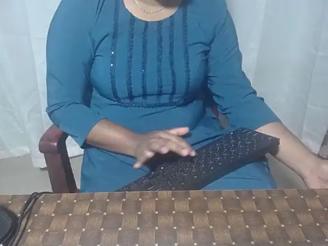 Snapshot of henakhan32 chatting on 11, 10, 2025 henakhan32 online show from 11, 10, 2025