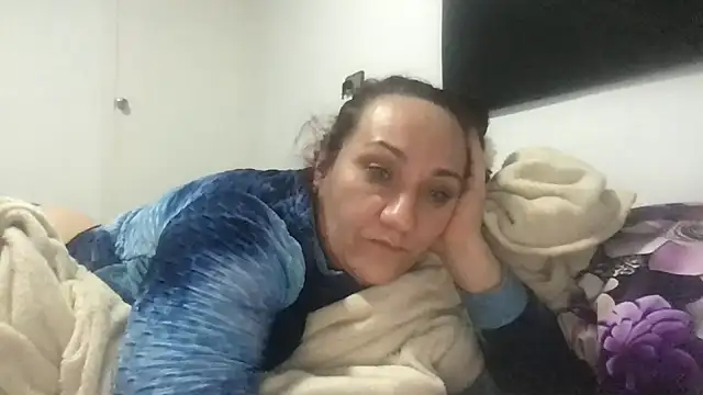 paula19800 online show from 5, 12, 2025