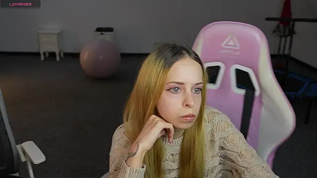 Snapshot of Luchi_Sun chatting on 25, 10, 2025 Luchi Sun online show from 25, 10, 2025