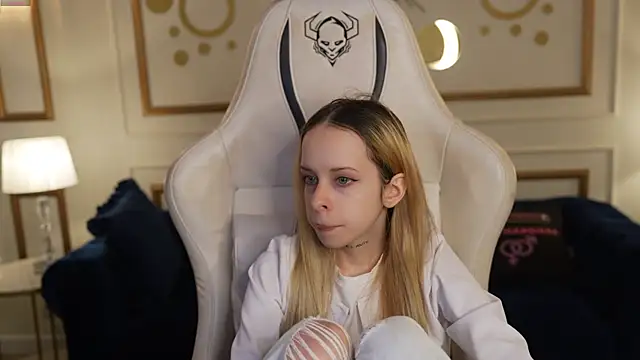 Snapshot of Luchi_Sun chatting on 30, 10, 2025 Luchi Sun online show from 30, 10, 2025