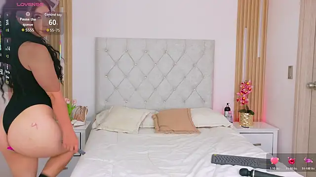 Ashley-Whitee online show from 3, 12, 2025