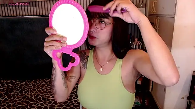 Snapshot of YourDreamTrans chatting on 21, 10, 2025 YourDreamTrans online show from 21, 10, 2025