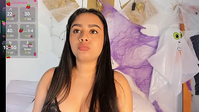 CharlottePetitte online show from 4, 11, 2025