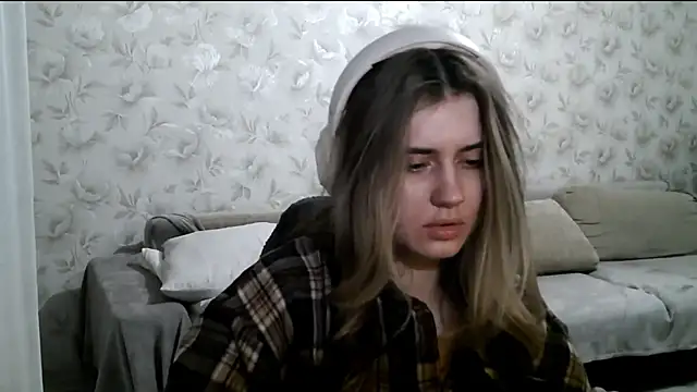 Snapshot of JerrieLoosle chatting on 12, 10, 2025 JerrieLoosle online show from 12, 10, 2025