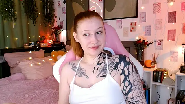 Snapshot of Ayla_Hicks chatting on 10, 7, 2026 Ayla Hicks online show from 10, 7, 2026