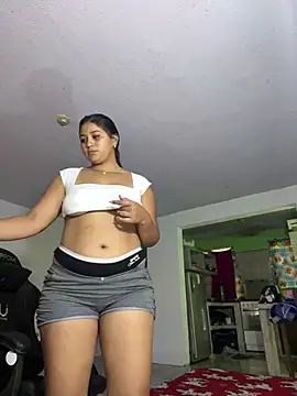 Snapshot of LUNA_YOUNG_ chatting on 21, 4, 2026 LUNA YOUNG online show from 21, 4, 2026