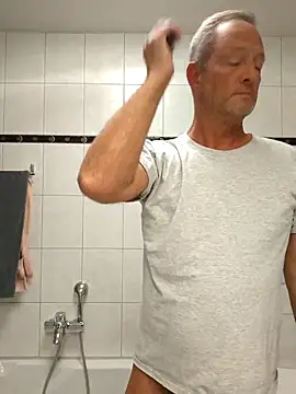 Snapshot of TommyTom76 chatting on 16, 12, 2025 TommyTom76 online show from 16, 12, 2025