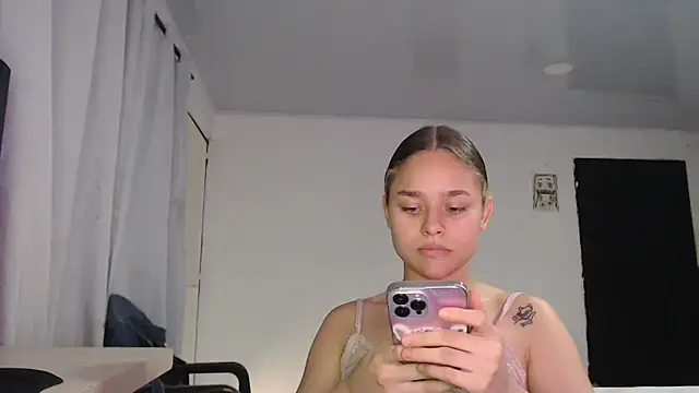 LittleCheerry69 online show from 4, 3, 2026