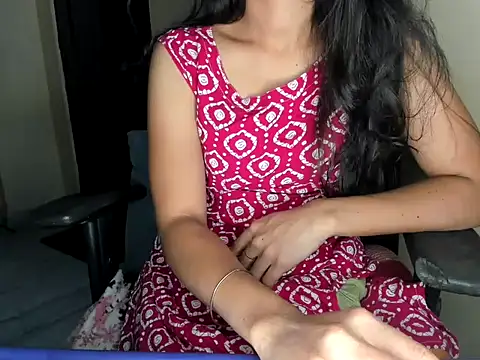 Snapshot of Queen-Bee143 chatting on 23, 4, 2026 Queen-Bee143 online show from 23, 4, 2026